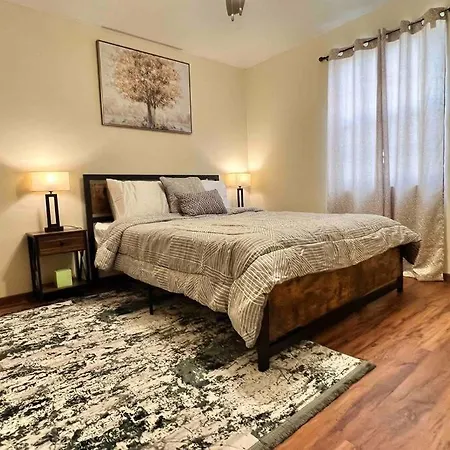 Beautiful 2Br Apartment. Black-Out Curtains