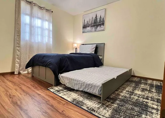 Beautiful 2br Apartment. Black-out Curtains *
