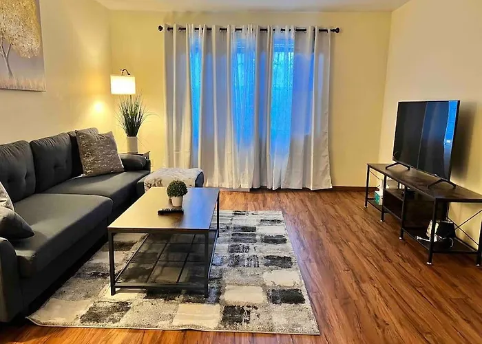 Apartment Beautiful 2br Apartment. Black-out Curtains *